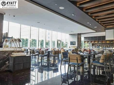 Tavolo da pranzo in mobili da ristorante